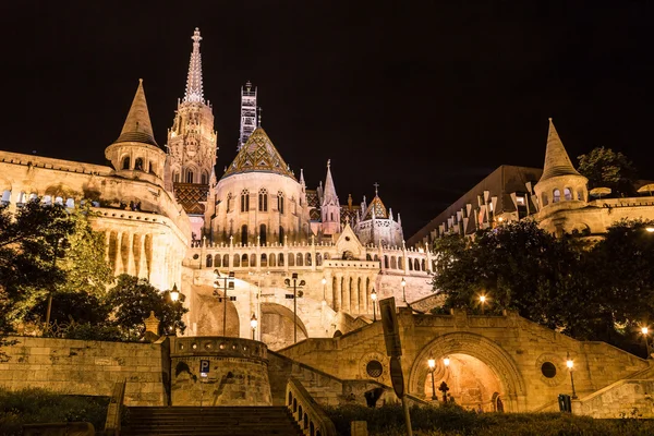 Fisherman's bastion natten Visa, budapest, Ungern — Stockfoto