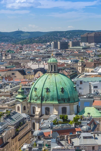 Panorama över Wien från St. Stephen's Cathedral — Stockfoto