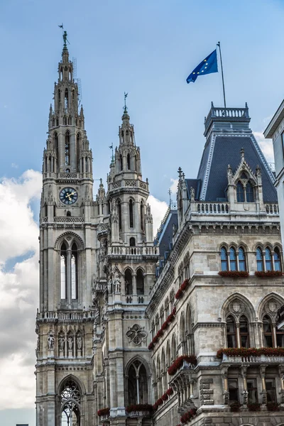 Primer plano Edificio gótico alto del ayuntamiento de Viena, Austria —  Fotos de Stock