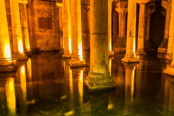 Cisterna de la Basílica Subterránea (Yerebatan Sarnici) en Estambul, Turquía —  Fotos de Stock
