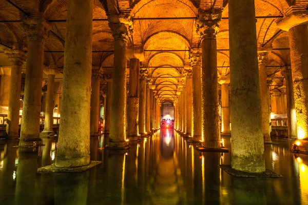 Podzemní baziliky cistern (yerebatan sarnici) v Istanbulu, Turecko — Stock fotografie