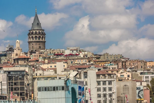 Corno d'oro e la storica zona di Galata attira turisti da — Foto Stock