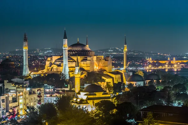 Vista serale della Basilica di Santa Sofia a Istanbul, Turchia — Foto Stock