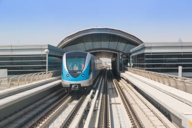 dubai metro demiryolu