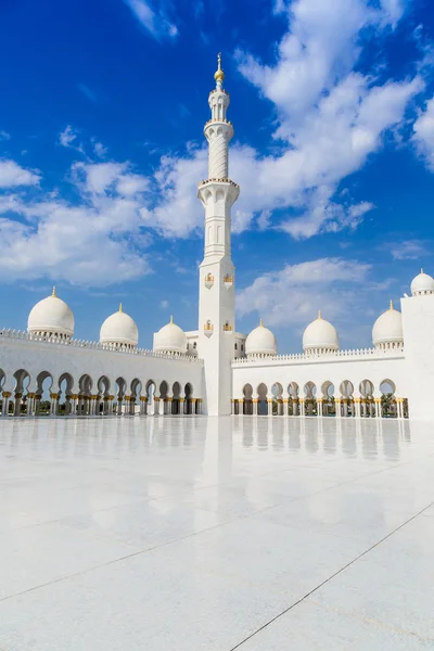 Mezquita blanca Abu Dhabi Sheikh Zayed —  Fotos de Stock