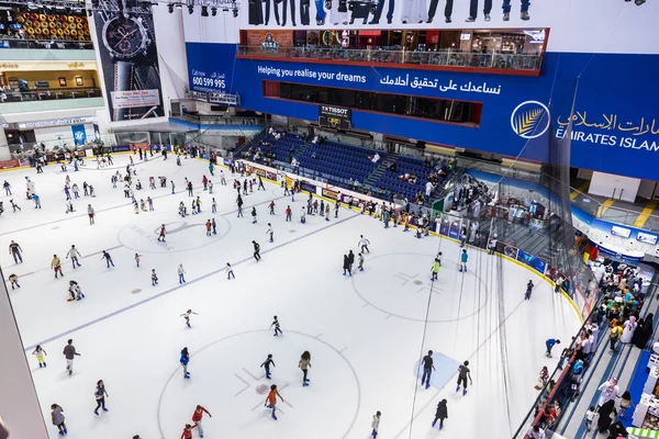 La pista de hielo del Dubai Mall — Foto de Stock