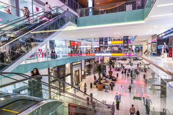 Vista interior do Dubai Mall - o maior centro comercial do mundo — Fotografia de Stock