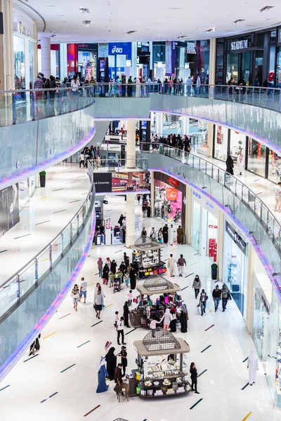 Vista interior do Dubai Mall - o maior centro comercial do mundo — Fotografia de Stock