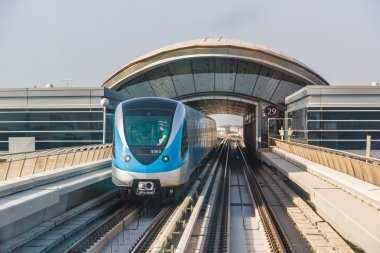 dubai metro demiryolu