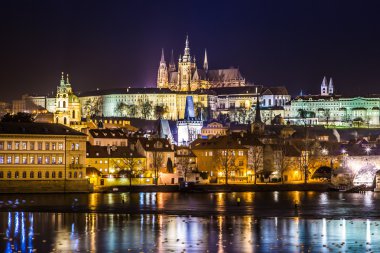 Prag charles Köprüsü ile Gotik Kalesi