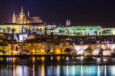 Prag charles Köprüsü ile Gotik Kalesi