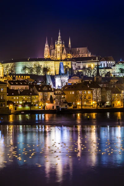 Château gothique de Prague avec pont Charles — Photo