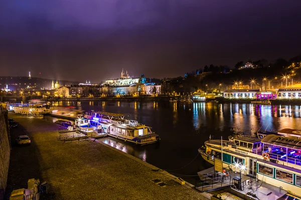Paisaje nocturno en Praga — Foto de Stock