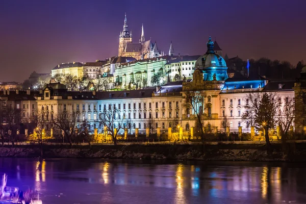 Gotický hrad s Karlův most — Stock fotografie