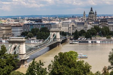 zincir köprü ve Macaristan Parlamentosu'nun, Budapeşte