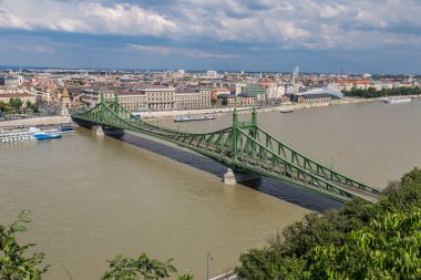 Budapeşte 'de özgürlük köprüsü.