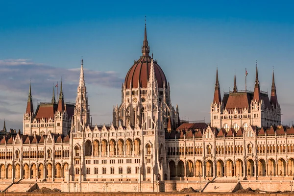 A Parlament épülete Budapesten — Stock Fotó