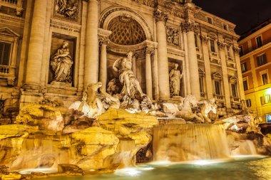 Trevi Çeşmesi - Roma'nın ünlü dönüm noktası