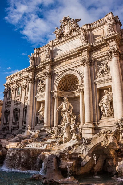 Trevi-Brunnen - berühmtes Wahrzeichen in Rom — Stockfoto