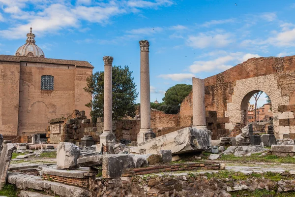Romeinse ruïnes in Rome. — Stockfoto