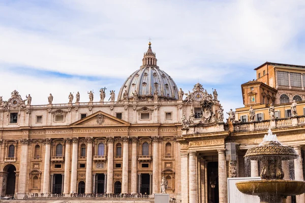 Basilique st. peter dans la ville vaticane — Photo