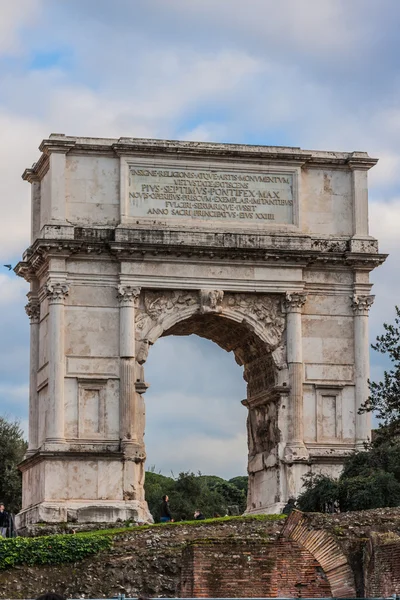Rzymskie ruiny w Rzymie. — Zdjęcie stockowe