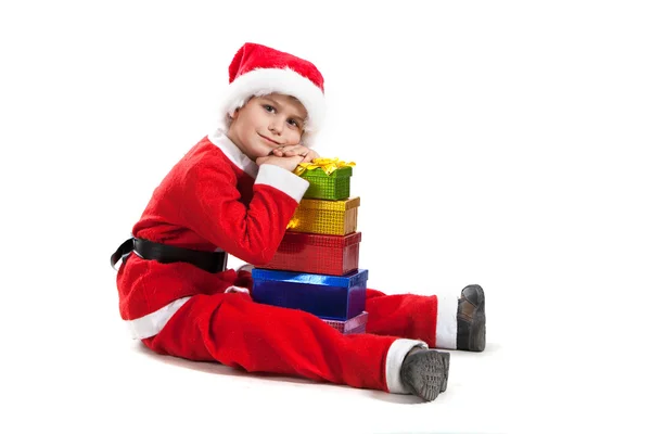 Santa está sosteniendo un regalo de Navidad —  Fotos de Stock