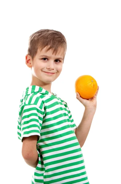 Junge hält Orangen in der Hand — Stockfoto