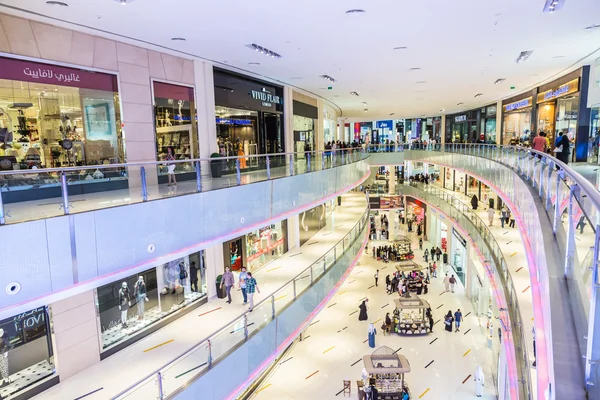 Vnitřní pohled na Dubaj mall — Stock fotografie