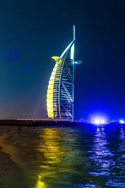 Burj Al Arab é um hotel de luxo de cinco estrelas — Fotografia de Stock