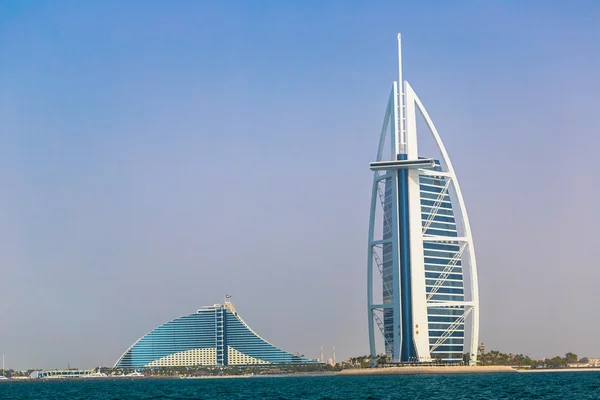 Burj Al Arab es un lujoso hotel de cinco estrellas — Foto de Stock