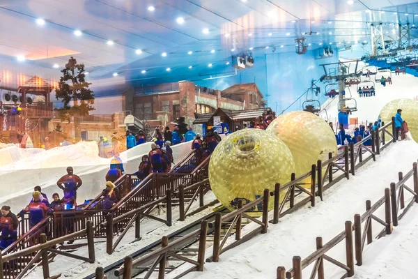 Ski Dubai es una estación de esquí cubierta — Foto de Stock