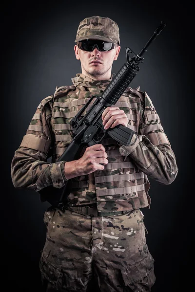 Modern soldier with rifle — Stock Photo, Image