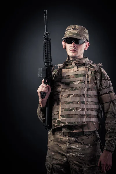 Modern soldier with rifle — Stock Photo, Image