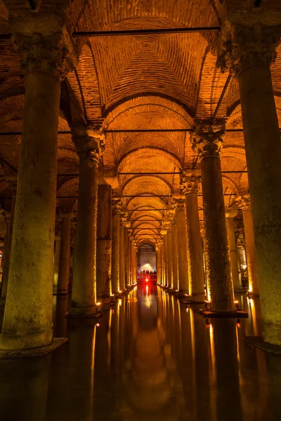 Cisterna Basílica Subterrânea (Yerebatan Sarnici) em Istambul — Fotografia de Stock