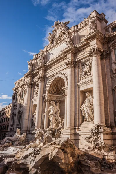 Trevi Çeşmesi - Roma'nın ünlü dönüm noktası — Stok fotoğraf