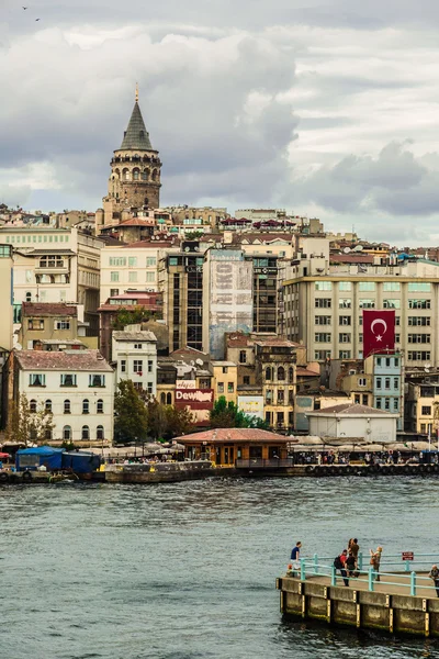 Cityscape with Galata Tower over the Golden Horn in Istanbul — Stock Photo, Image