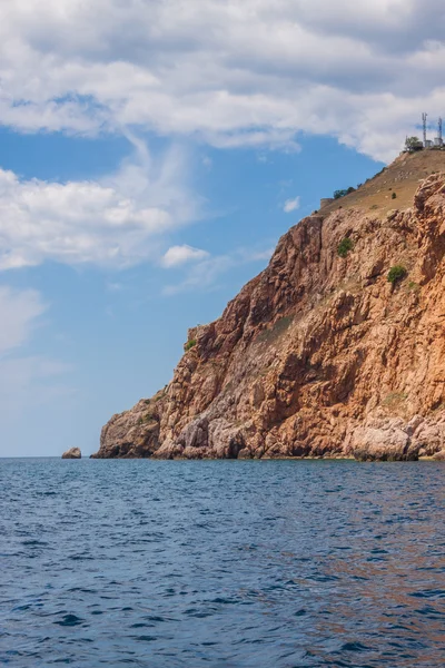 Vista de verão do litoral. Praia de Sudak. Mar Negro, Ucrânia — Fotografia de Stock