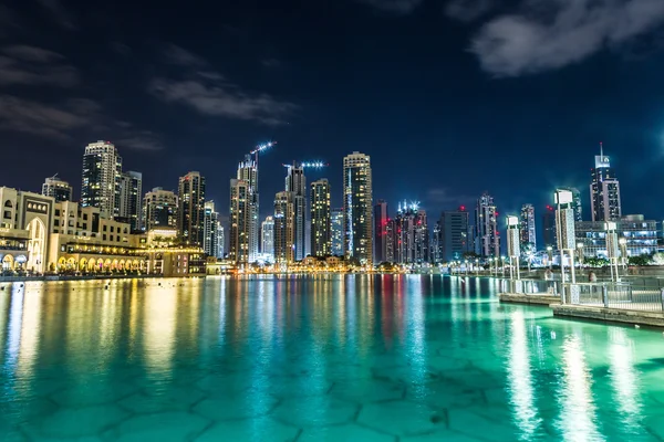 Dubai, na baixa. Leste, arquitetura dos Emirados Árabes Unidos — Fotografia de Stock