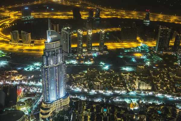 Adres hotel's nachts in de binnenstad van dubai — Stockfoto