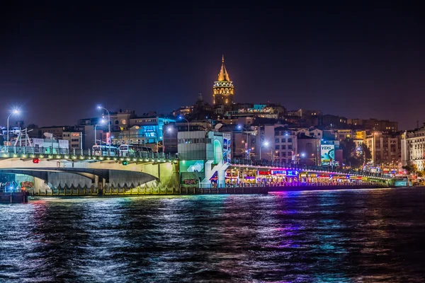 View of Istanbul and Galata tower and bridge at night — Stock Photo, Image
