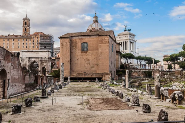 Roman ruins in Rome. — Stock Photo, Image