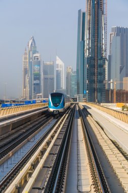 dubai metro demiryolu