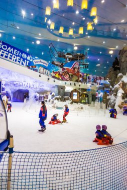 Ski dubai ile Kayak alanının 22.500 metrekarelik bir kapalı Kayak merkezidir