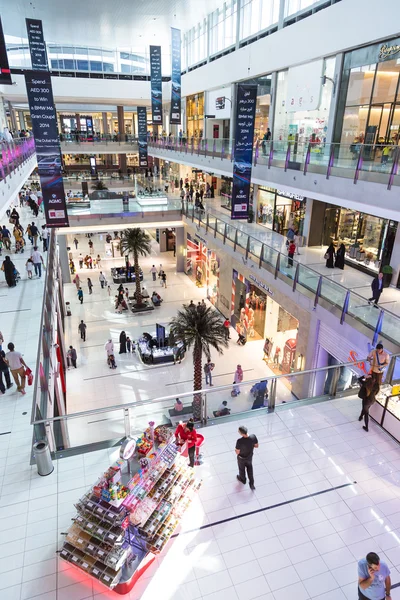 Vista interna del Dubai Mall - il più grande centro commerciale del mondo — Foto Stock