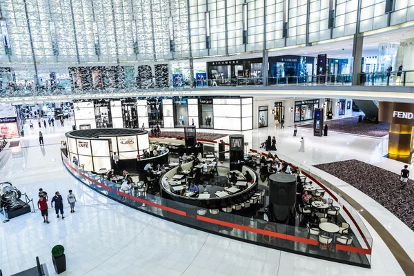 Vista interna del Dubai Mall - il più grande centro commerciale del mondo — Foto Stock