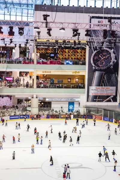 The ice rink of the Dubai Mall — Stock Photo, Image