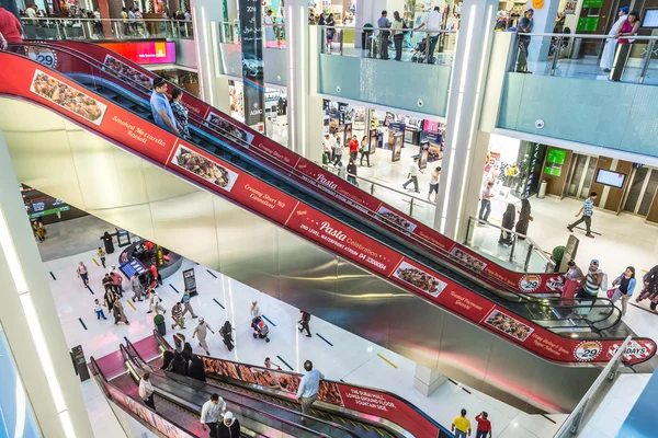 Vista interior del Dubai Mall - el centro comercial más grande del mundo — Foto de Stock