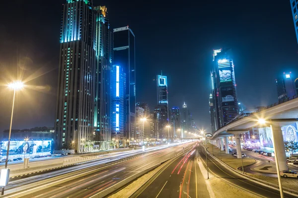 Dubai dowtown op ngiht, Verenigde Arabische Emiraten — Stockfoto