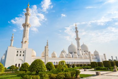 Şeyh Zayed, Abu Dabi 'deki Büyük Cami.